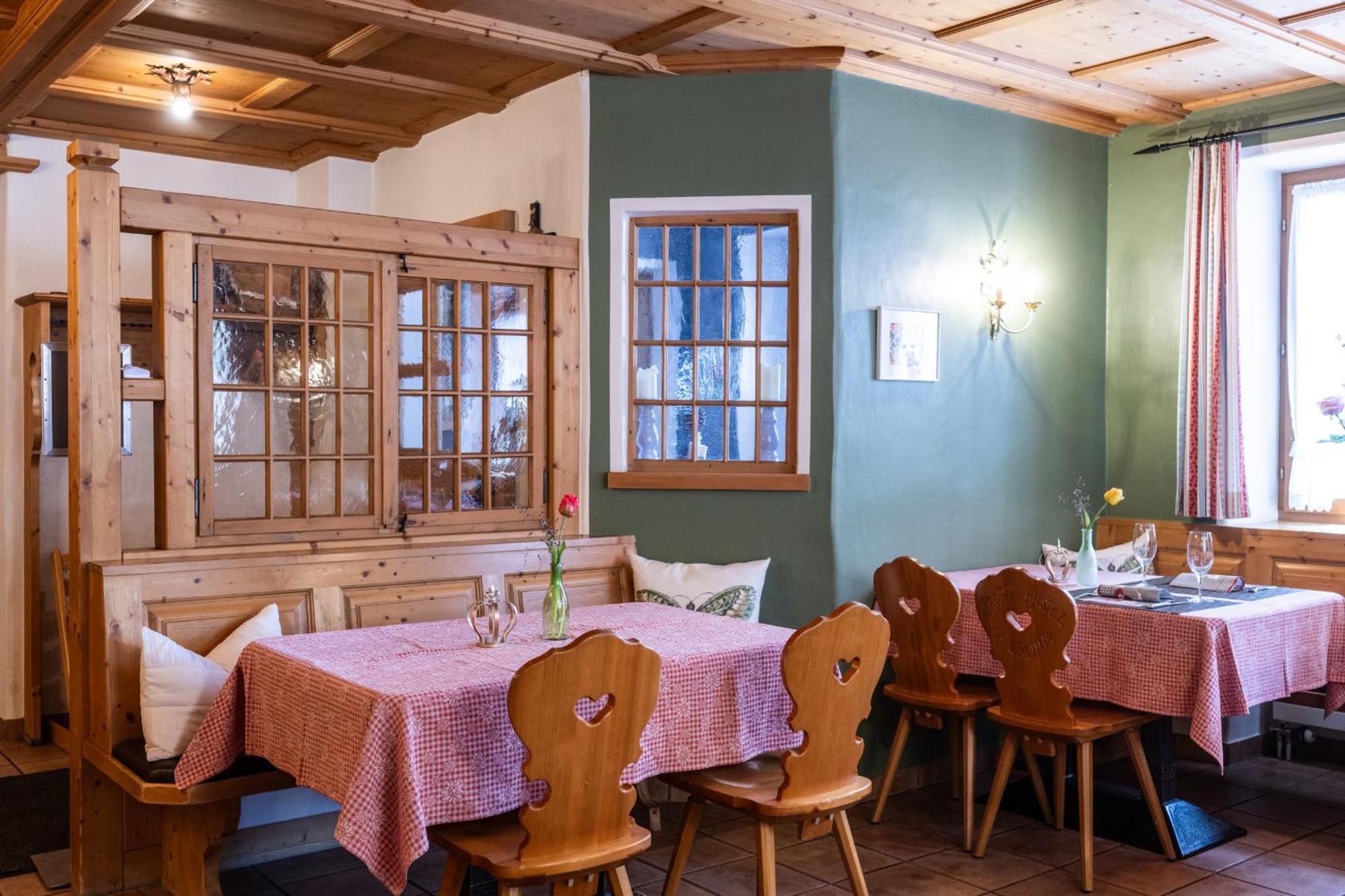 Hotel La Cruna Седрун Екстериор снимка