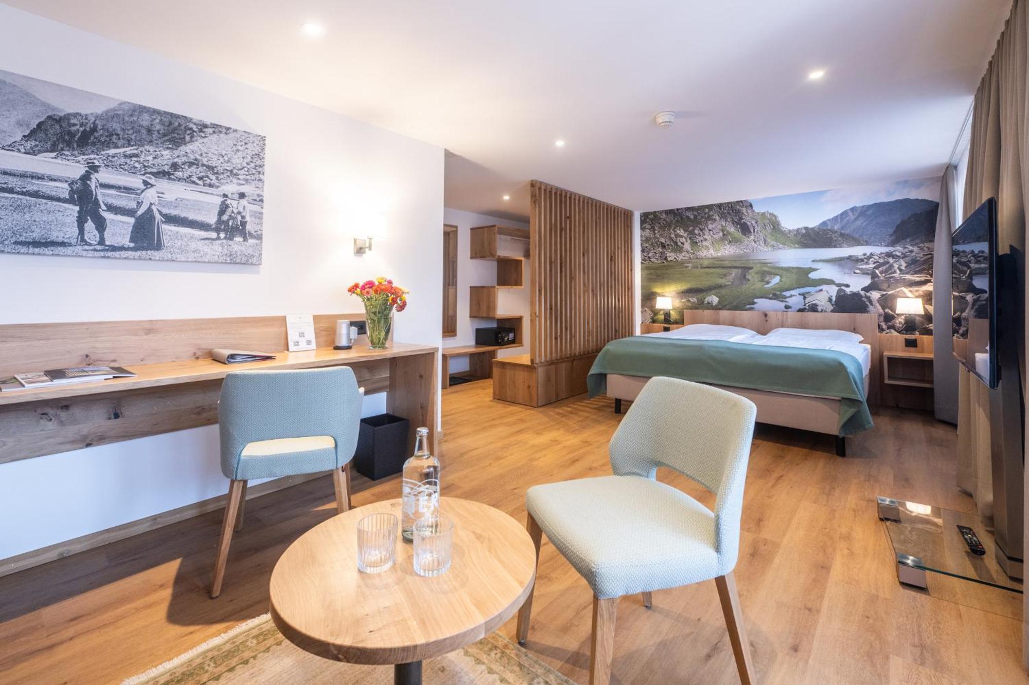 Hotel La Cruna Седрун Екстериор снимка