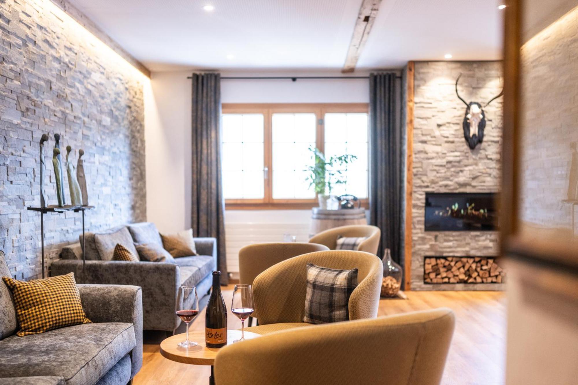 Hotel La Cruna Седрун Екстериор снимка