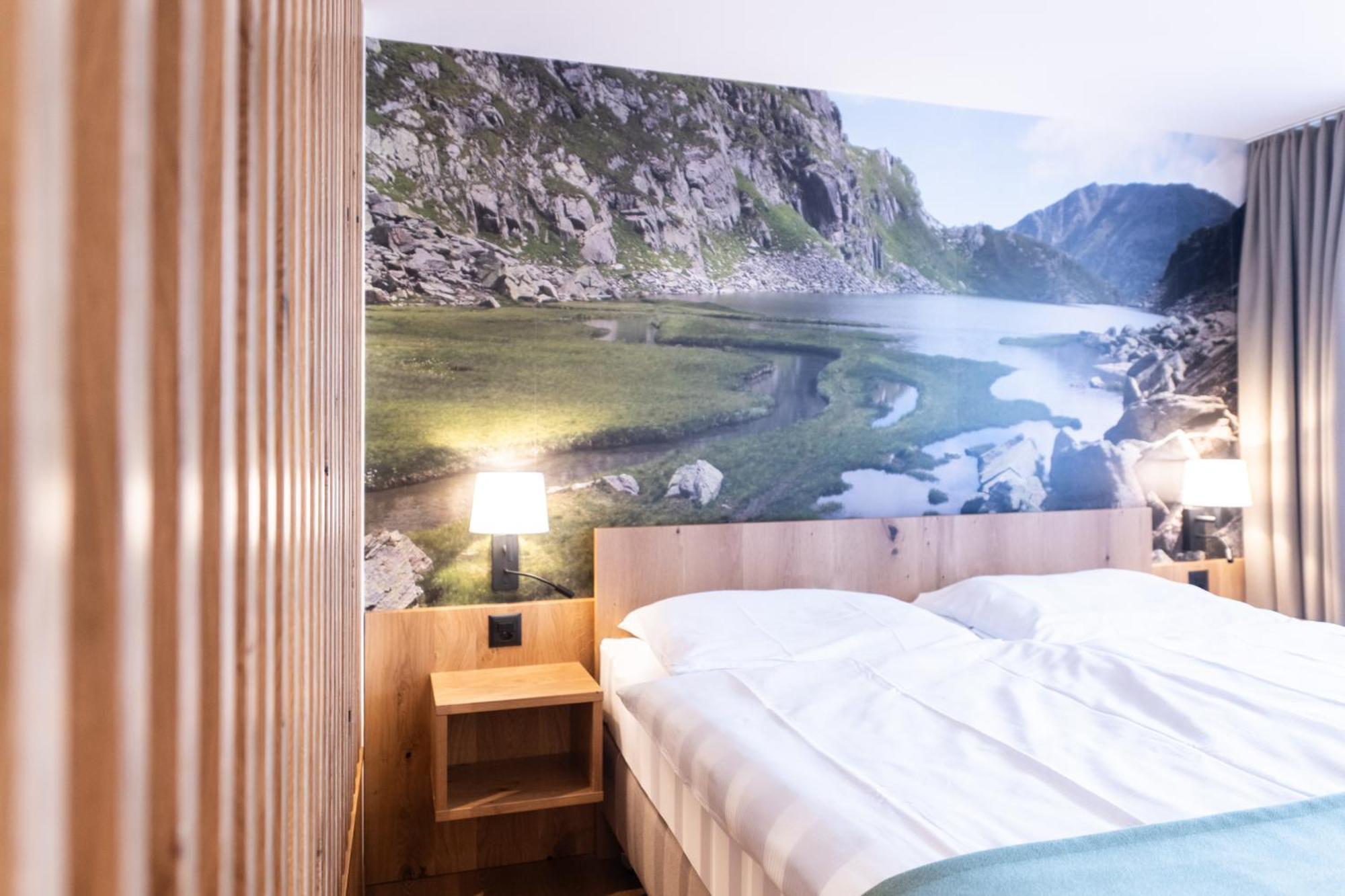 Hotel La Cruna Седрун Екстериор снимка