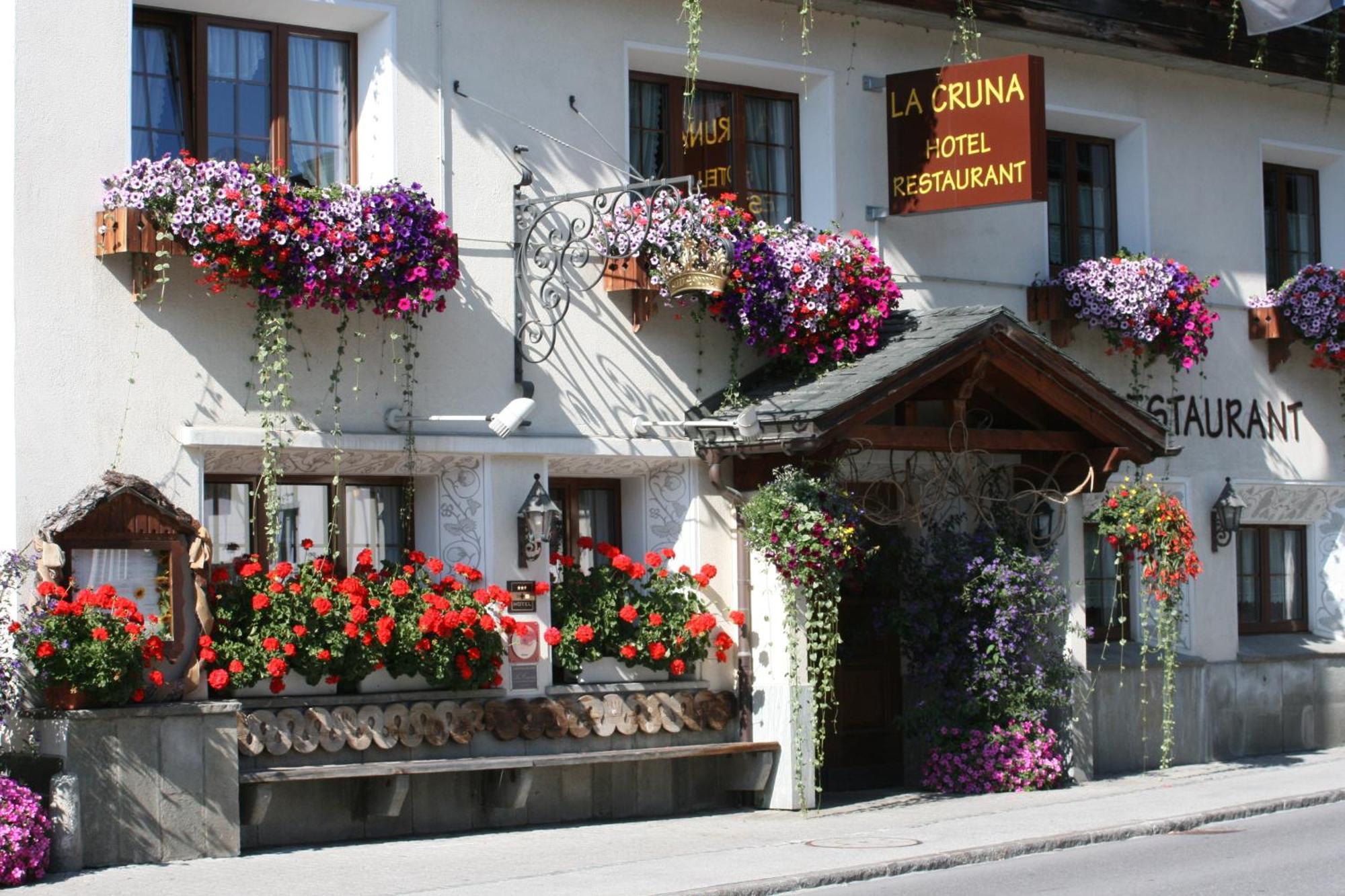 Hotel La Cruna Седрун Екстериор снимка