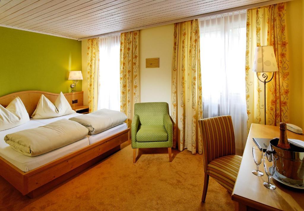 Hotel La Cruna Седрун Стая снимка