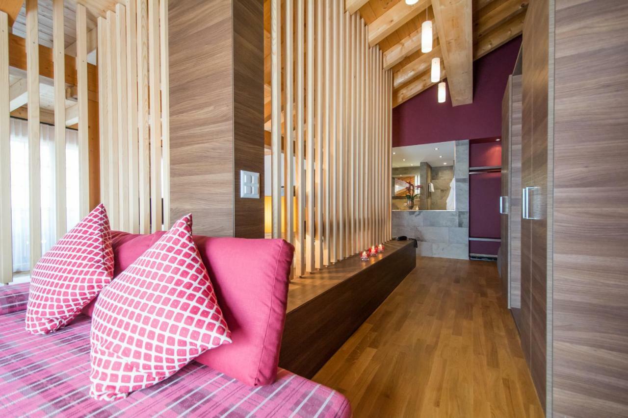 Hotel La Cruna Седрун Екстериор снимка